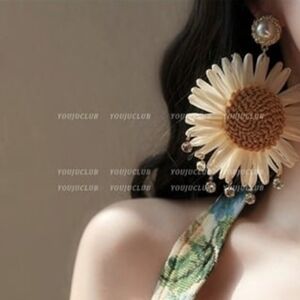 Bohemian Pearl/Sunflower Earrings - Pearl and Gold with Dangle Sunflower